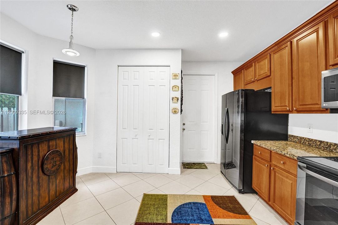 En Venta: $599,000 (3 camas, 2 baños, 2118 Pies cuadrados)