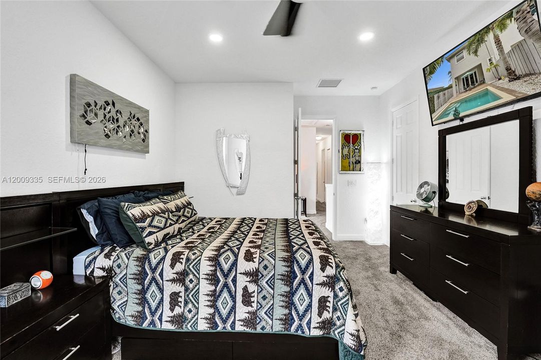 En Venta: $599,000 (3 camas, 2 baños, 2118 Pies cuadrados)