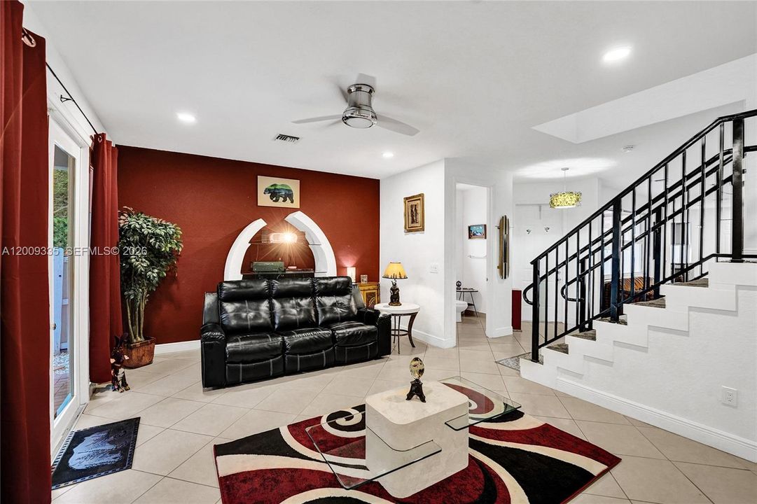 En Venta: $599,000 (3 camas, 2 baños, 2118 Pies cuadrados)