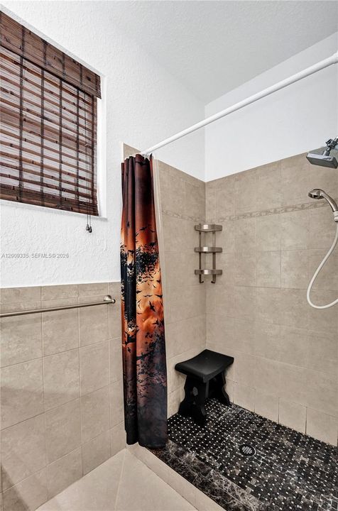 En Venta: $599,000 (3 camas, 2 baños, 2118 Pies cuadrados)