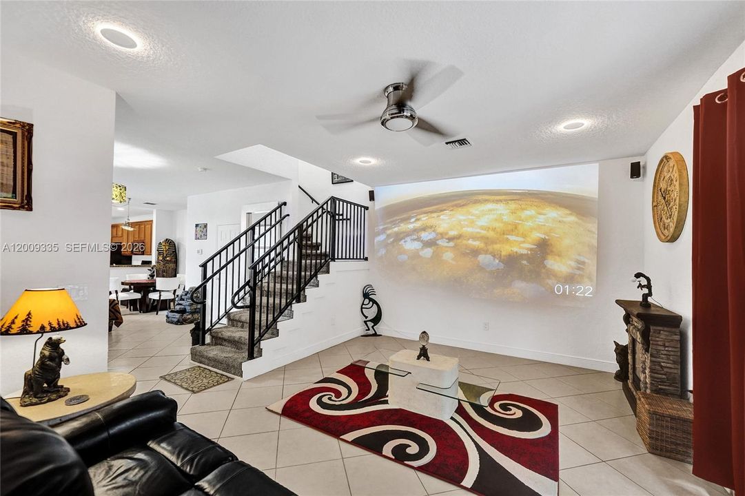 En Venta: $599,000 (3 camas, 2 baños, 2118 Pies cuadrados)
