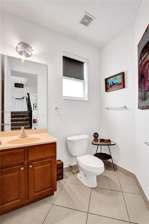 En Venta: $599,000 (3 camas, 2 baños, 2118 Pies cuadrados)
