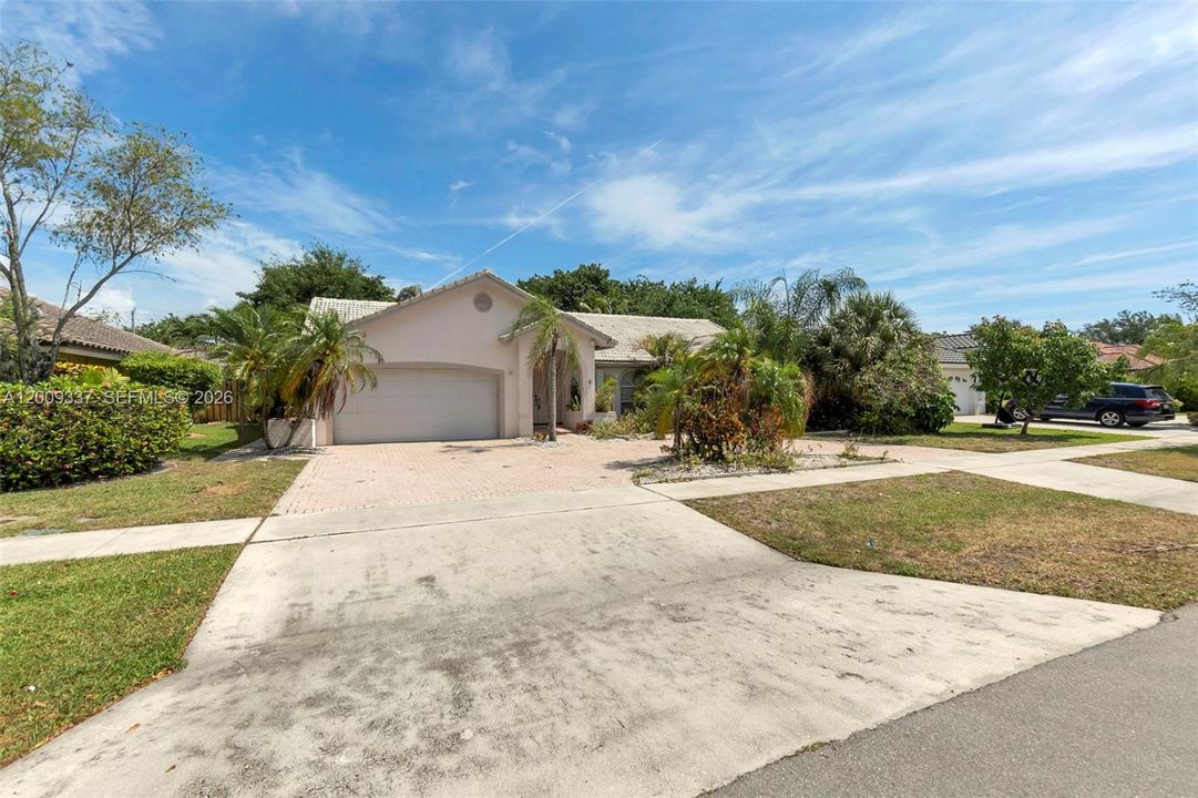 For Sale: $829,900 (4 beds, 2 baths, 2425 Square Feet)
