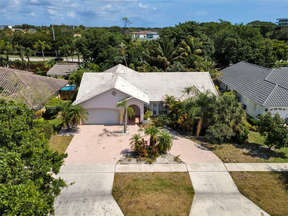 For Sale: $829,900 (4 beds, 2 baths, 2425 Square Feet)