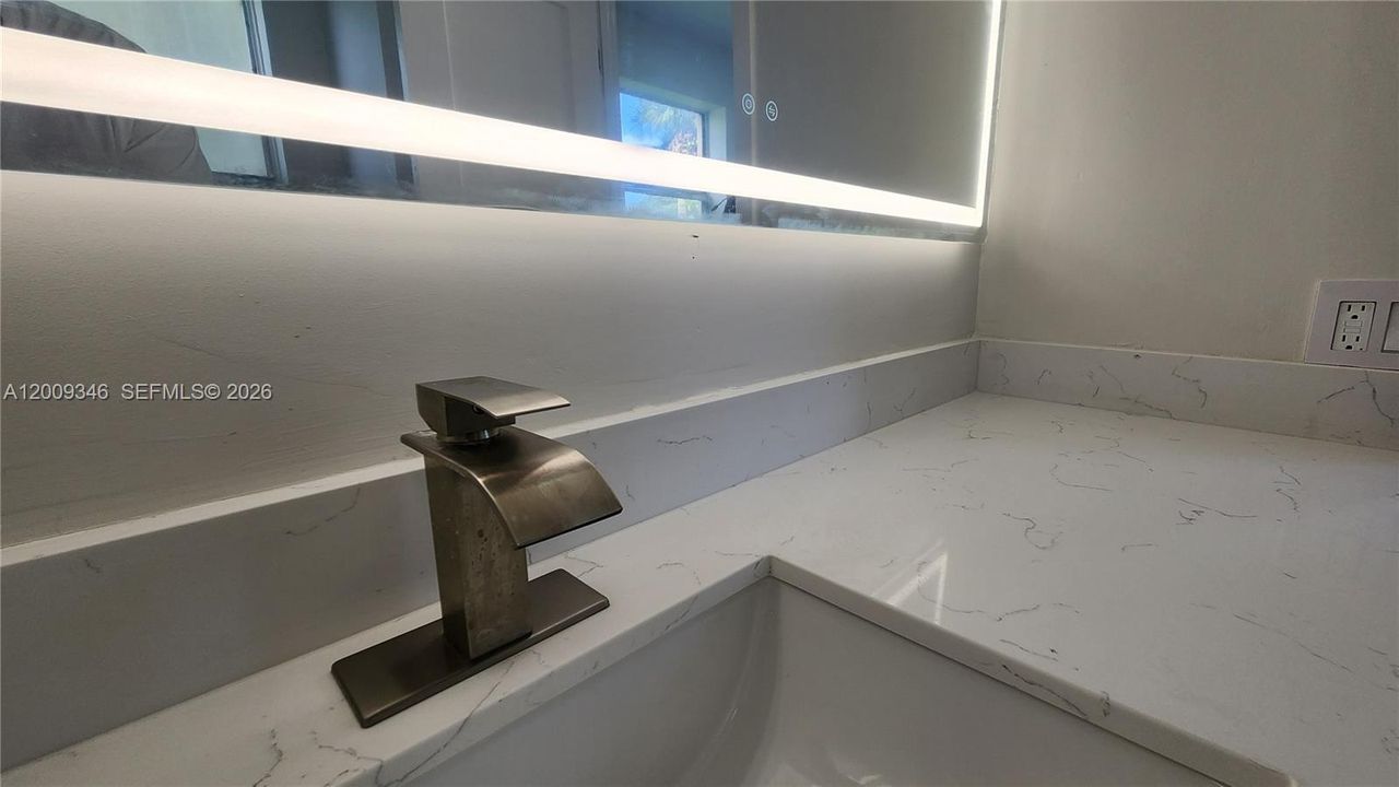 Active With Contract: $140,000 (2 beds, 2 baths, 850 Square Feet)