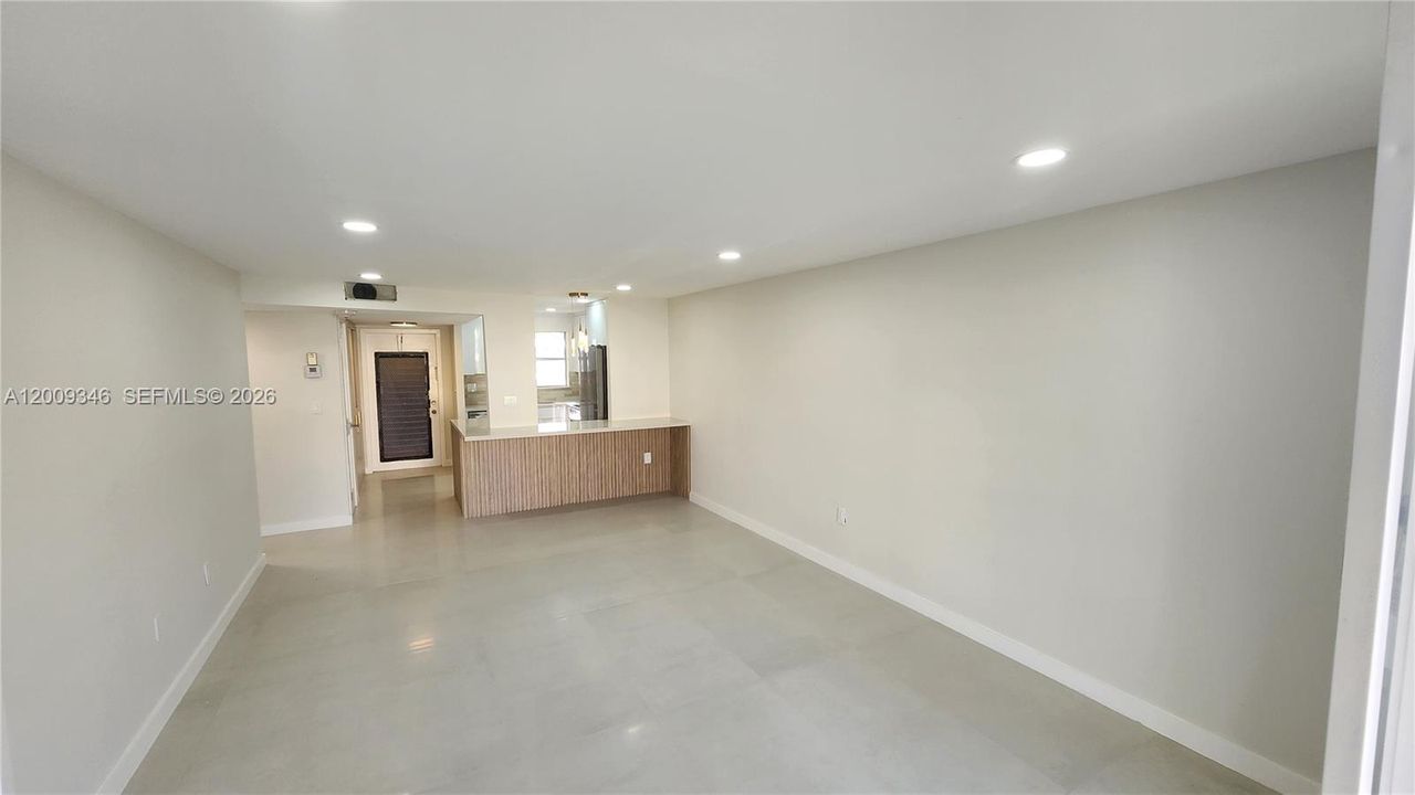 Active With Contract: $140,000 (2 beds, 2 baths, 850 Square Feet)