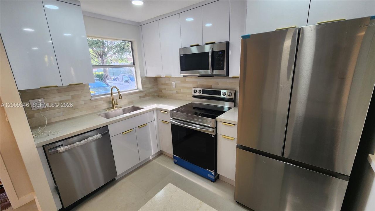 Active With Contract: $140,000 (2 beds, 2 baths, 850 Square Feet)