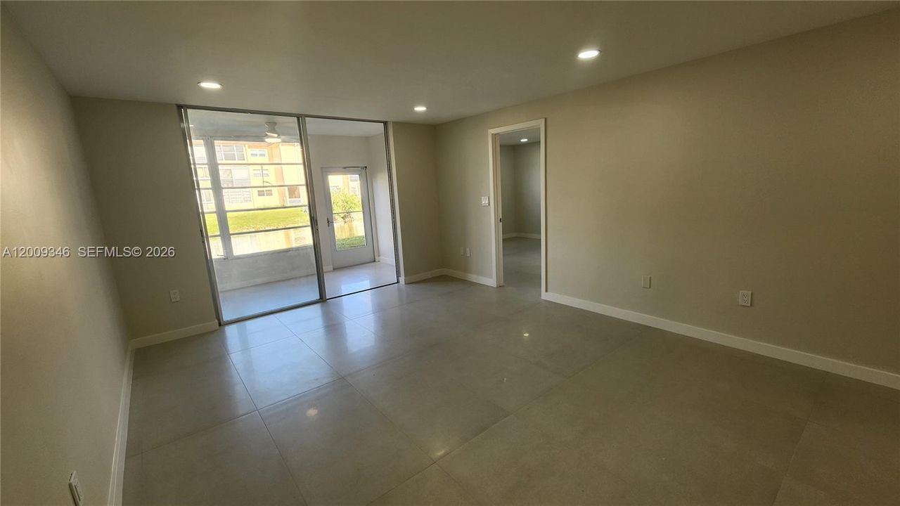 Active With Contract: $140,000 (2 beds, 2 baths, 850 Square Feet)