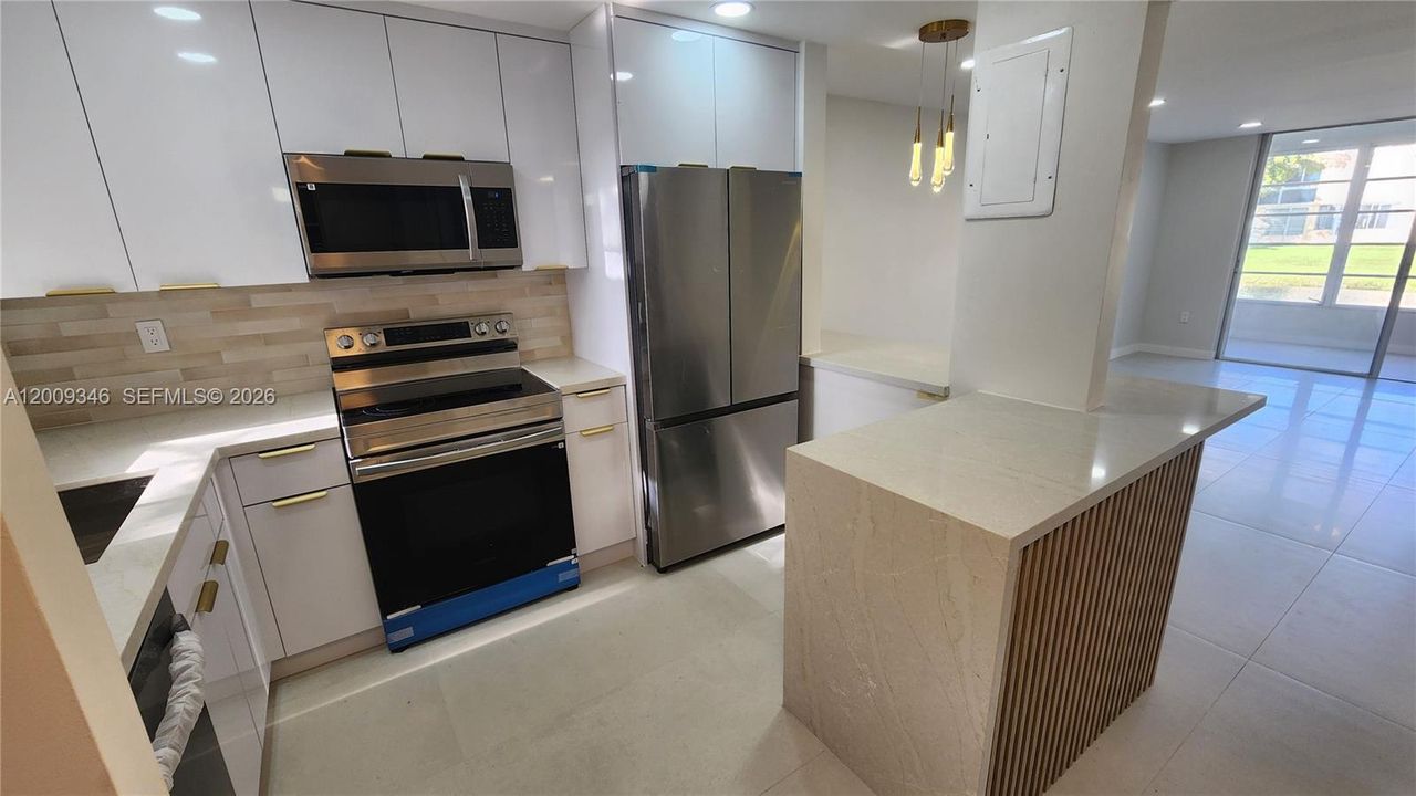 Active With Contract: $140,000 (2 beds, 2 baths, 850 Square Feet)