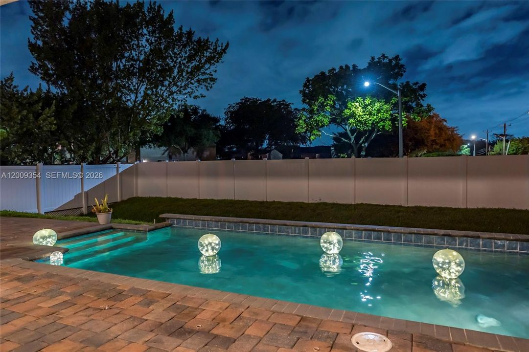 待售: $1,725,000 (6 贝兹, 5 浴室, 5516 平方英尺)