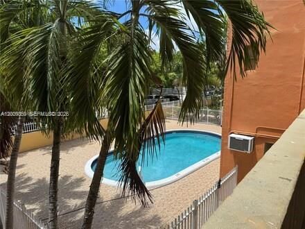 For Sale: $195,000 (2 beds, 1 baths, 820 Square Feet)