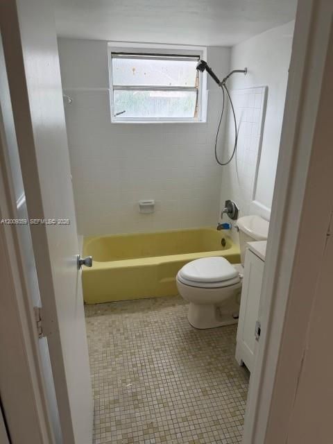 For Sale: $195,000 (2 beds, 1 baths, 820 Square Feet)