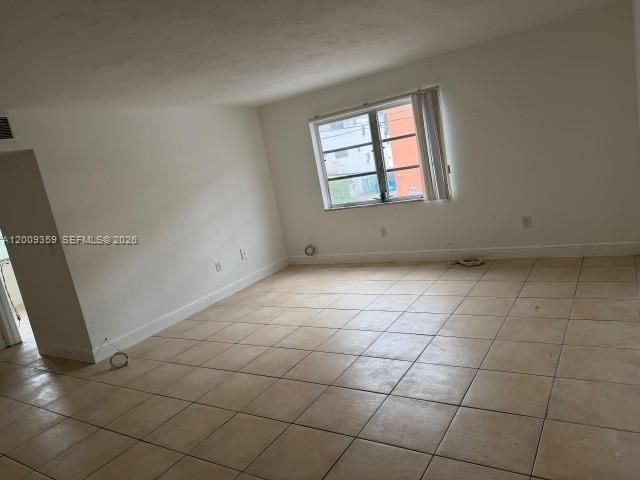 For Sale: $195,000 (2 beds, 1 baths, 820 Square Feet)