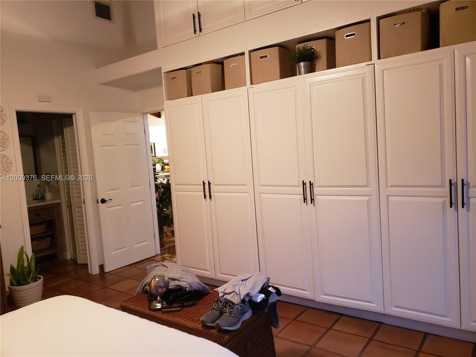 Под контрактом: $2,800 (2 спален, 2 ванн, 1080 Квадратных фут)