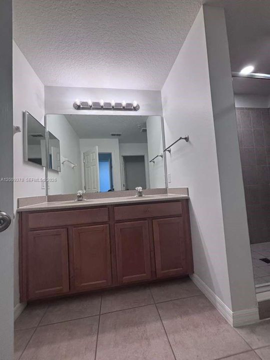 Recientemente alquilado: $2,200 (3 camas, 2 baños, 0 Pies cuadrados)