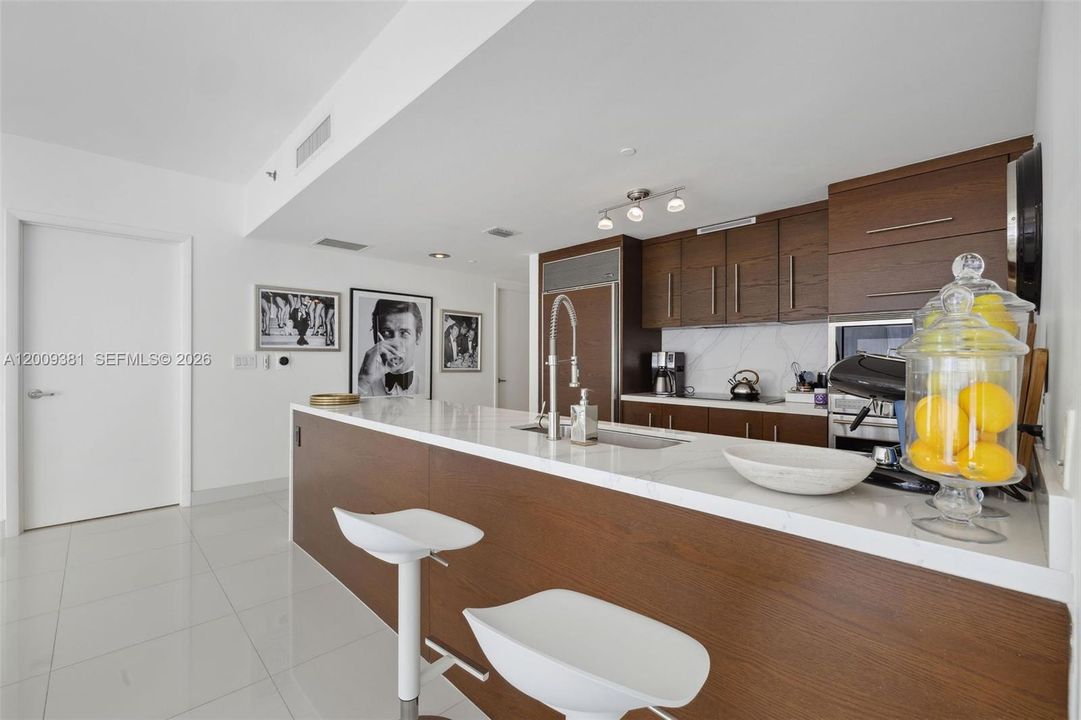 For Sale: $1,890,000 (3 beds, 2 baths, 1977 Square Feet)