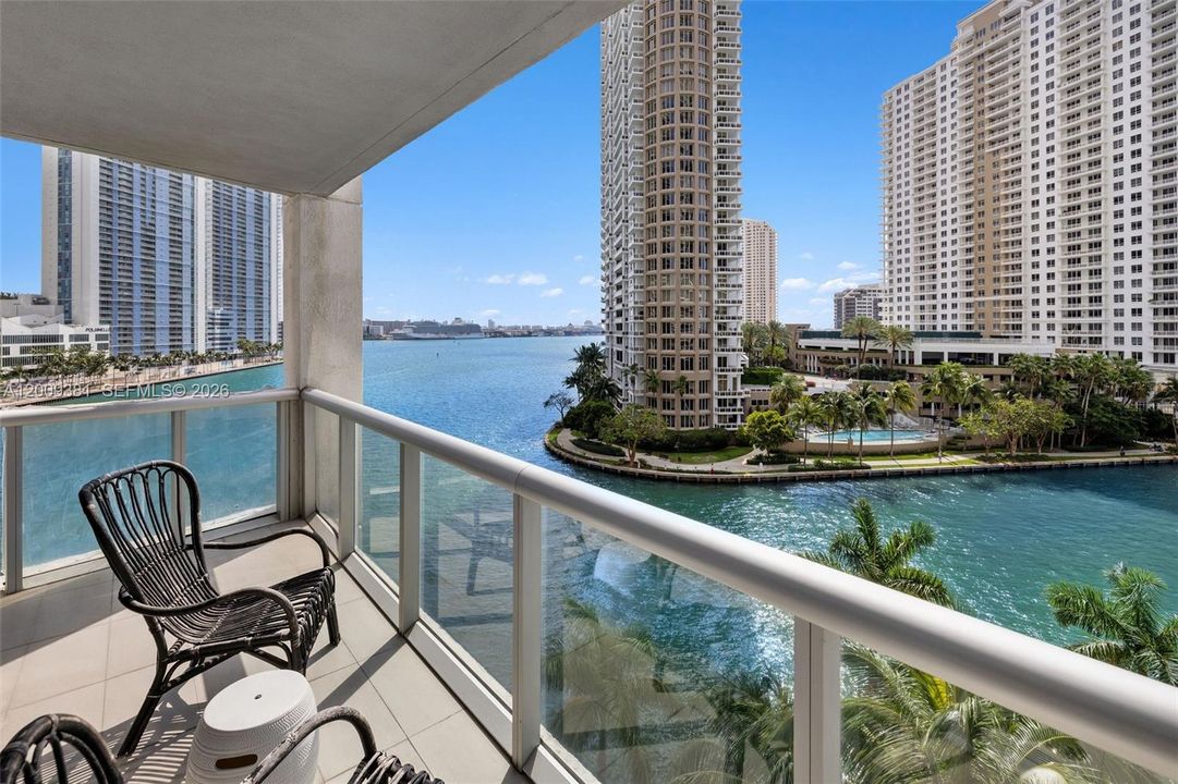 For Sale: $1,890,000 (3 beds, 2 baths, 1977 Square Feet)