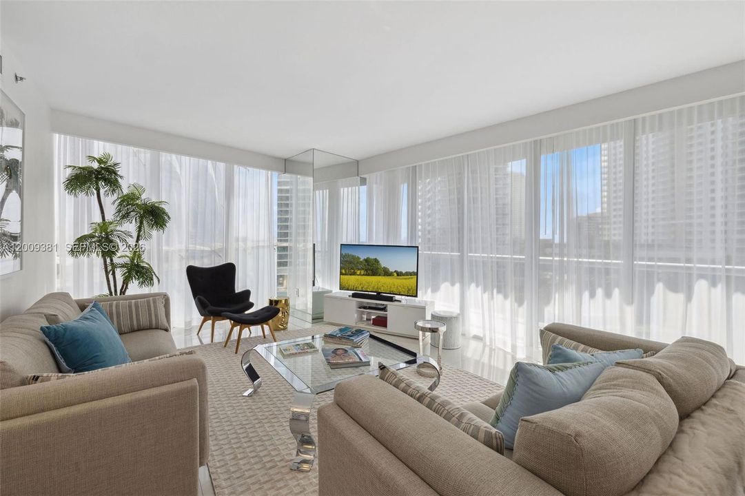 For Sale: $1,890,000 (3 beds, 2 baths, 1977 Square Feet)