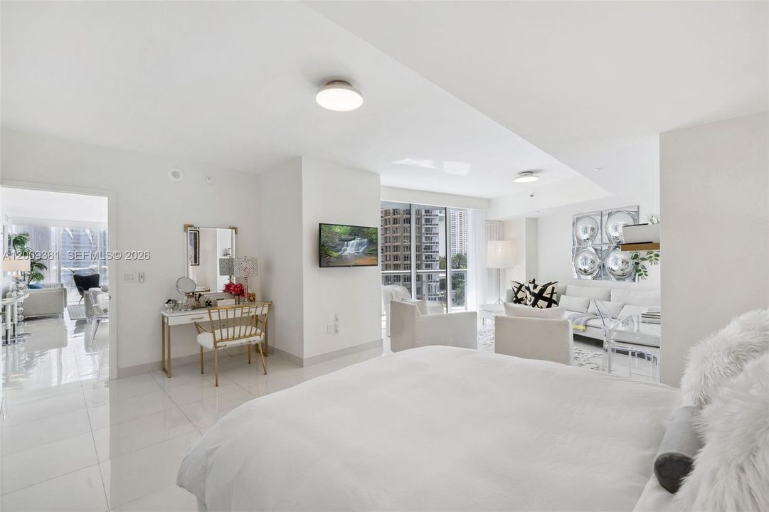For Sale: $1,890,000 (3 beds, 2 baths, 1977 Square Feet)