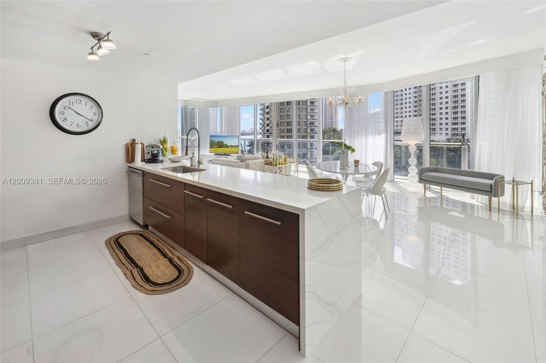 For Sale: $1,890,000 (3 beds, 2 baths, 1977 Square Feet)