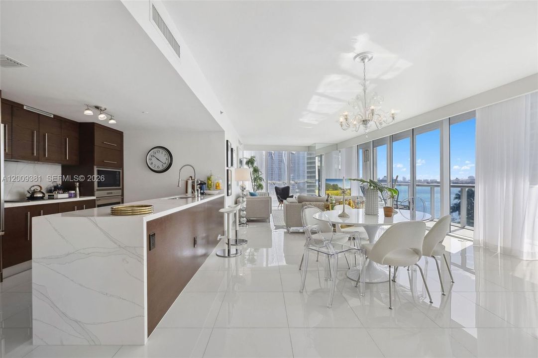 For Sale: $1,890,000 (3 beds, 2 baths, 1977 Square Feet)