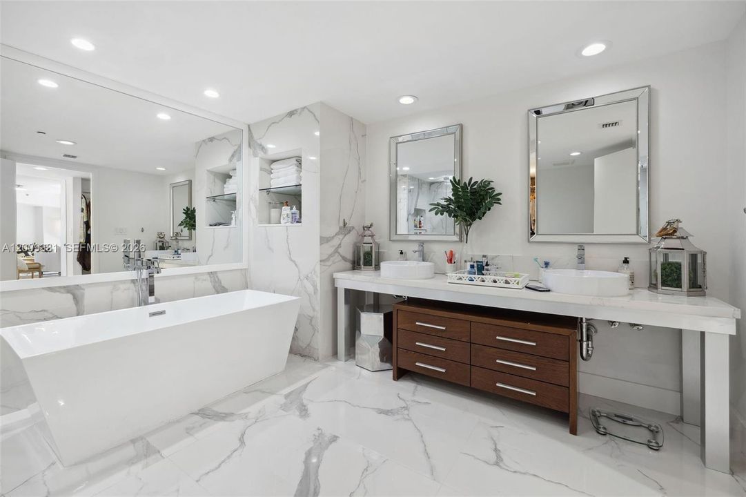 For Sale: $1,890,000 (3 beds, 2 baths, 1977 Square Feet)