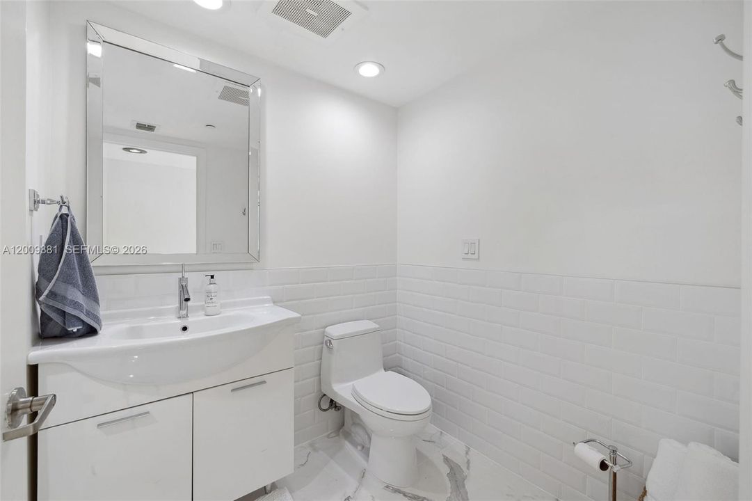 For Sale: $1,890,000 (3 beds, 2 baths, 1977 Square Feet)