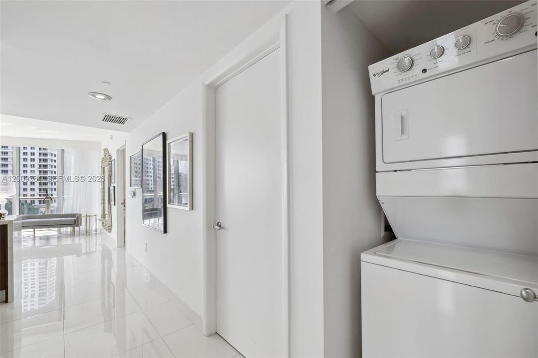 For Sale: $1,890,000 (3 beds, 2 baths, 1977 Square Feet)