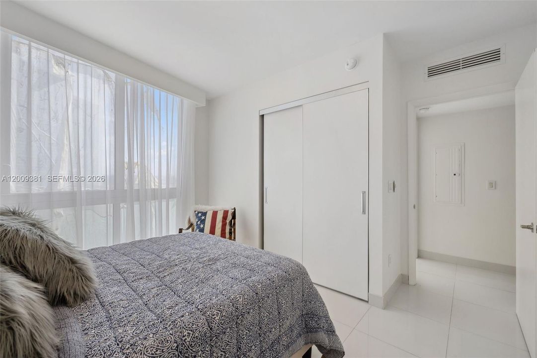 For Sale: $1,890,000 (3 beds, 2 baths, 1977 Square Feet)