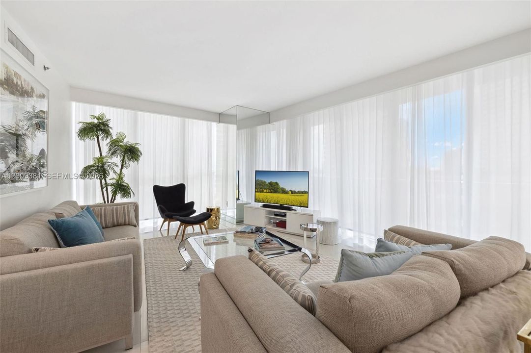 For Sale: $1,890,000 (3 beds, 2 baths, 1977 Square Feet)