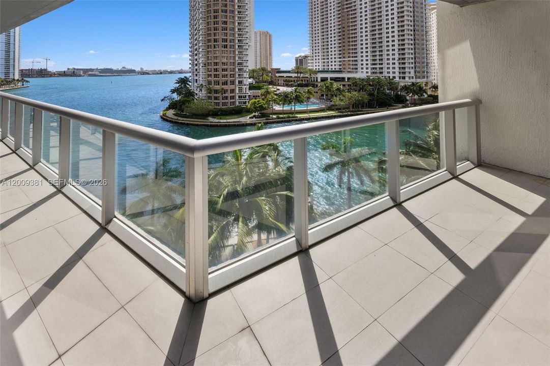 For Sale: $1,890,000 (3 beds, 2 baths, 1977 Square Feet)