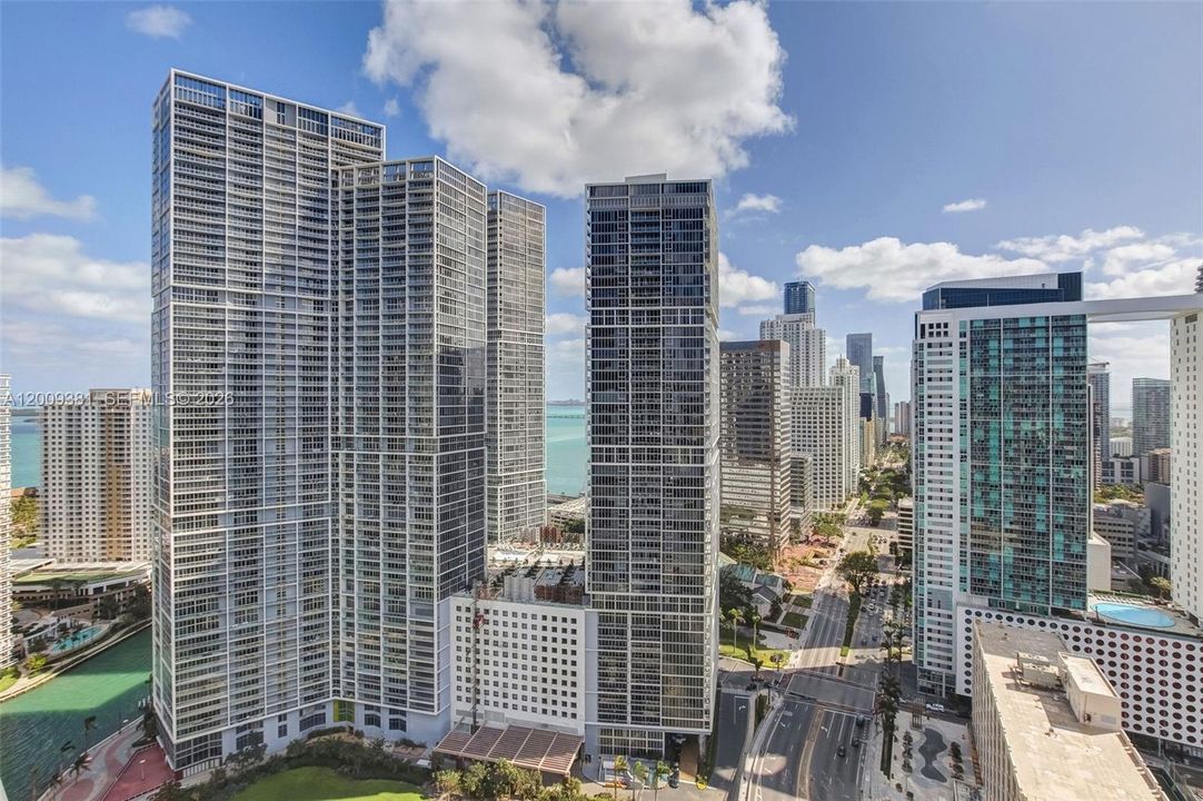 For Sale: $1,890,000 (3 beds, 2 baths, 1977 Square Feet)