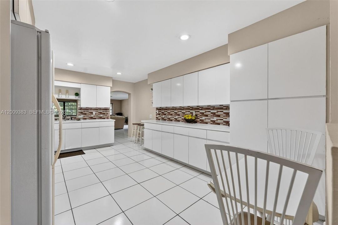 На продажу: $899,999 (5 спален, 3 ванн, 3316 Квадратных фут)