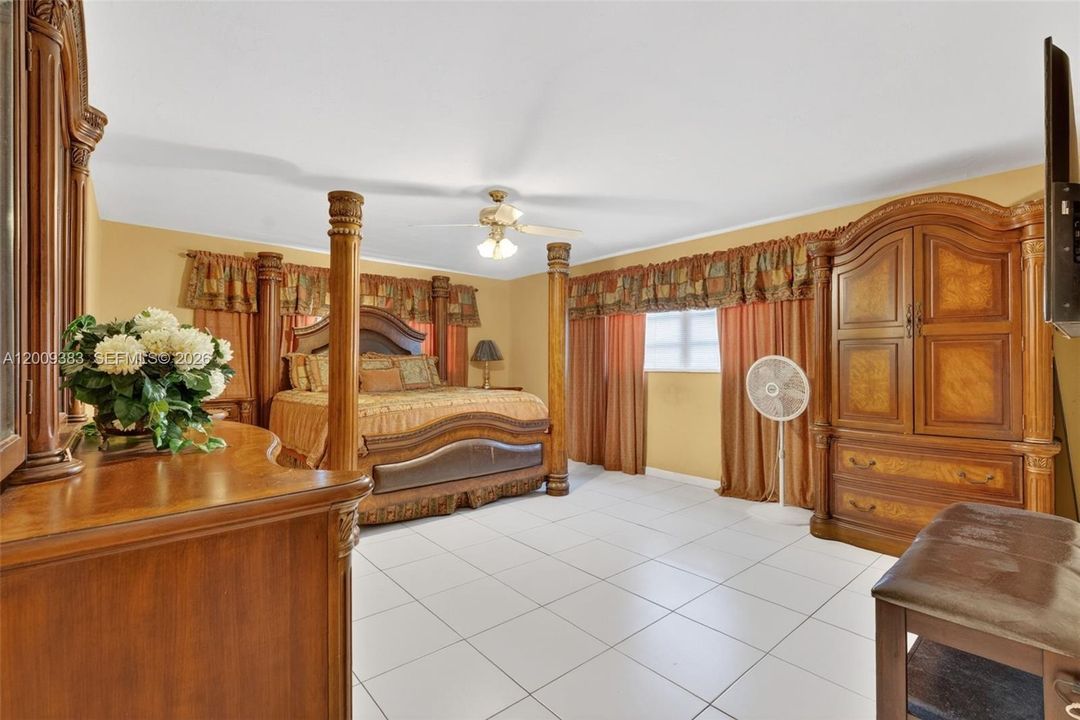 На продажу: $899,999 (5 спален, 3 ванн, 3316 Квадратных фут)