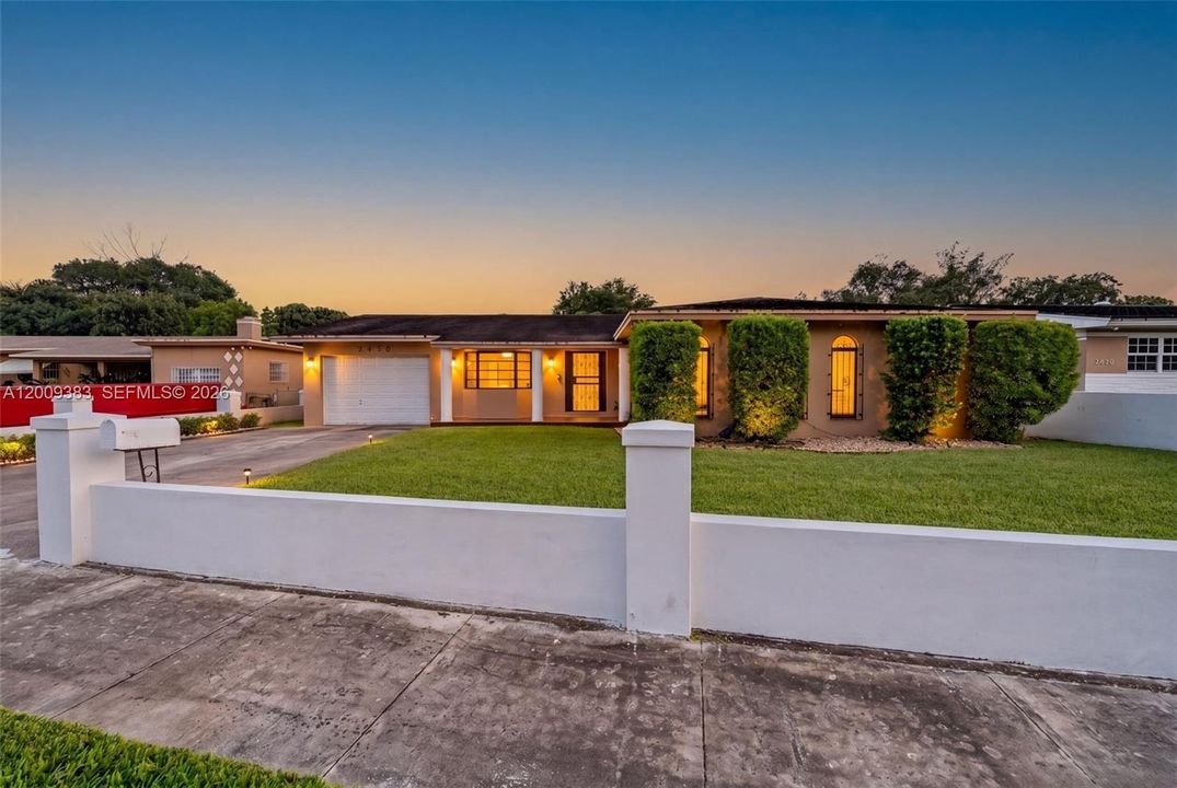 На продажу: $899,999 (5 спален, 3 ванн, 3316 Квадратных фут)