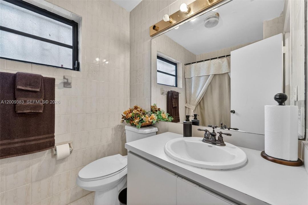 На продажу: $899,999 (5 спален, 3 ванн, 3316 Квадратных фут)