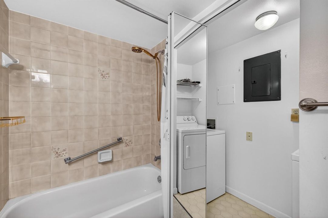 2512 SE Anchorage Cv C-2.jpg #21