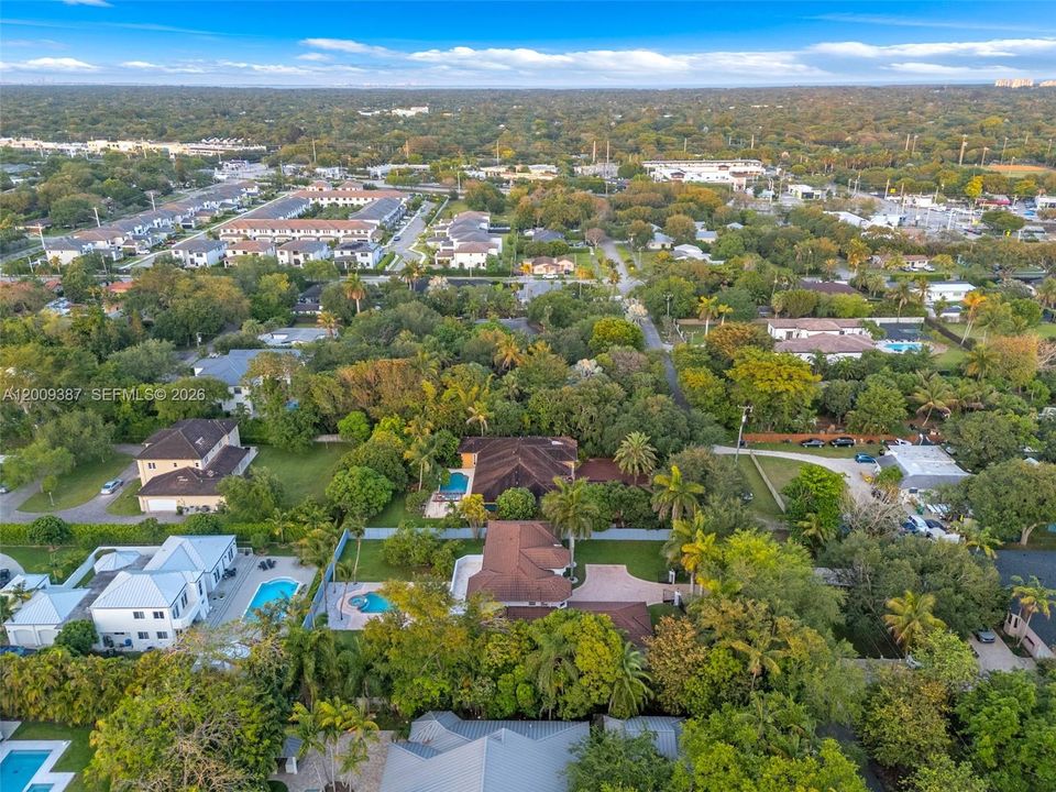 Active With Contract: $2,499,900 (5 beds, 4 baths, 3674 Square Feet)