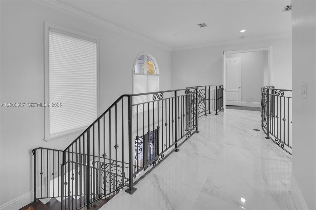 Active With Contract: $2,499,900 (5 beds, 4 baths, 3674 Square Feet)