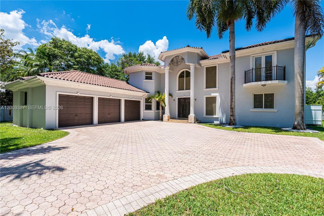 Active With Contract: $2,499,900 (5 beds, 4 baths, 3674 Square Feet)