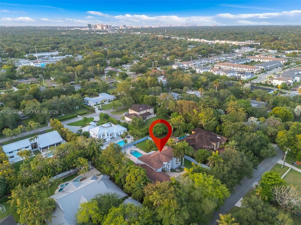 Active With Contract: $2,499,900 (5 beds, 4 baths, 3674 Square Feet)