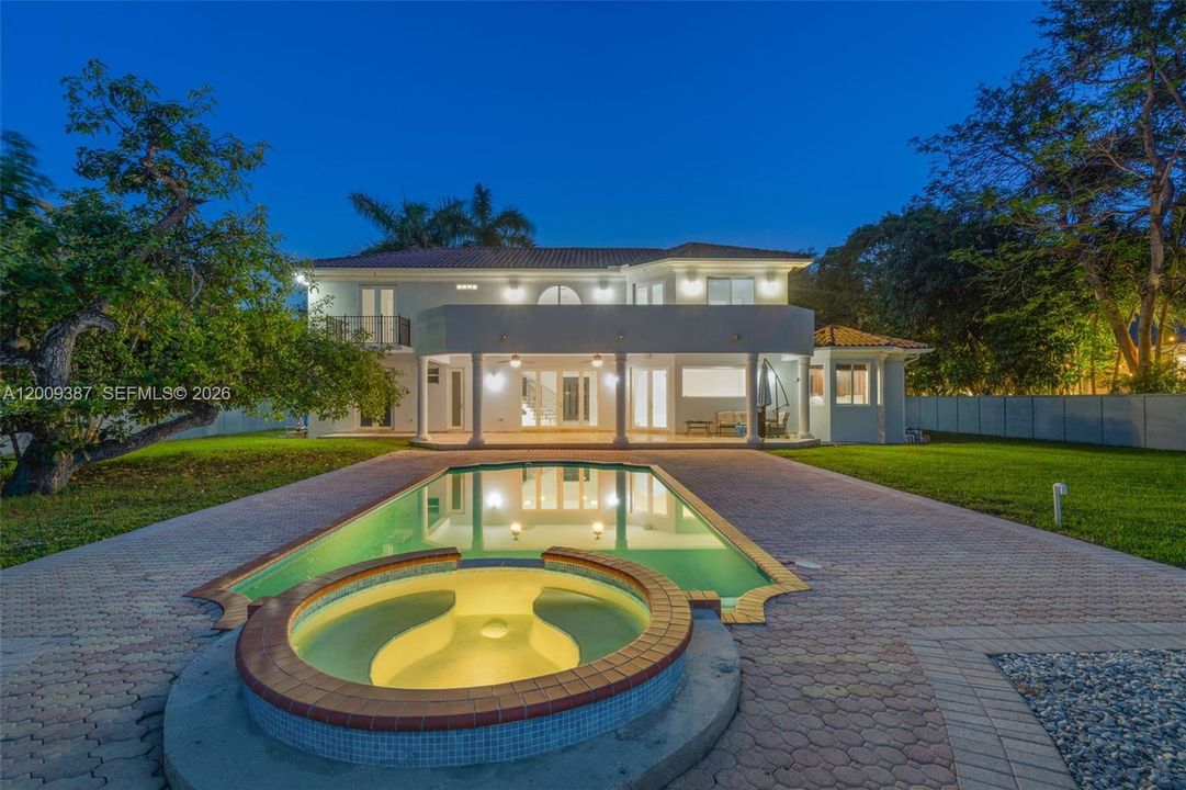 Active With Contract: $2,499,900 (5 beds, 4 baths, 3674 Square Feet)