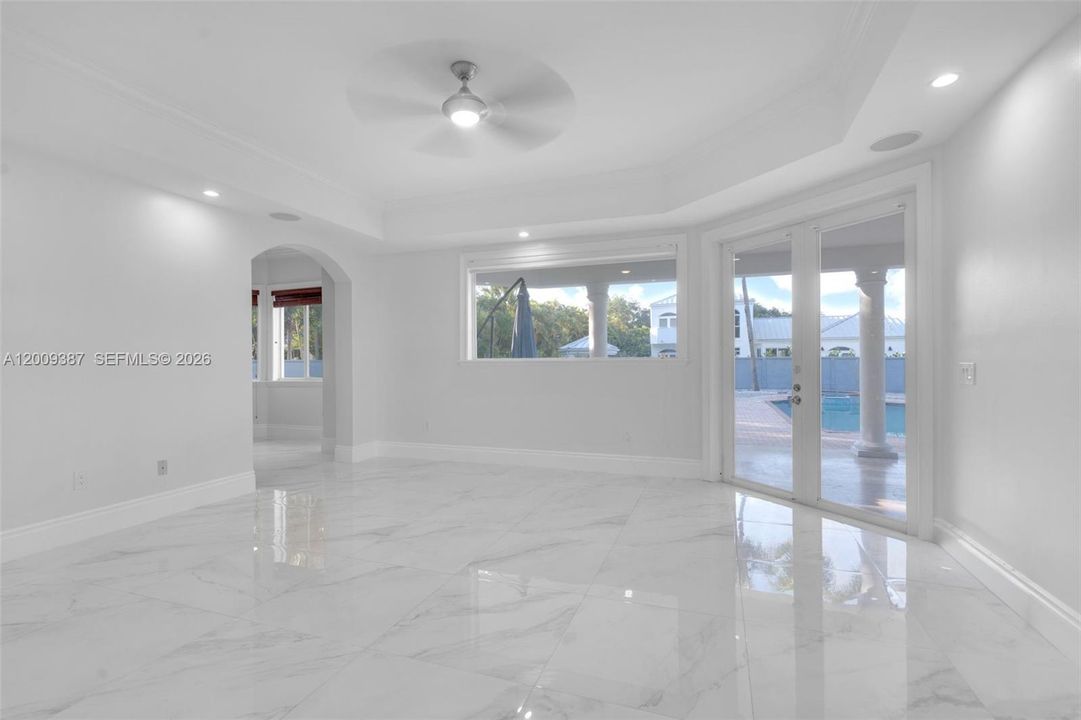 Active With Contract: $2,499,900 (5 beds, 4 baths, 3674 Square Feet)