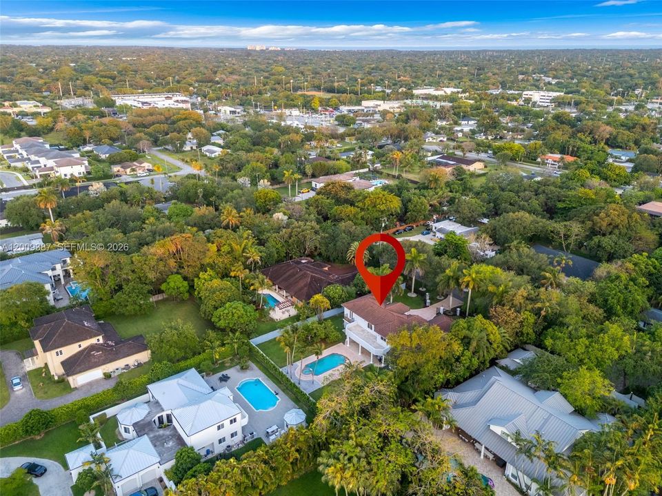 Active With Contract: $2,499,900 (5 beds, 4 baths, 3674 Square Feet)