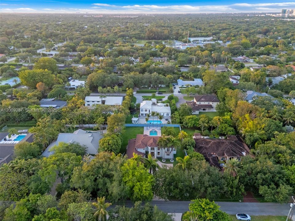 Active With Contract: $2,499,900 (5 beds, 4 baths, 3674 Square Feet)