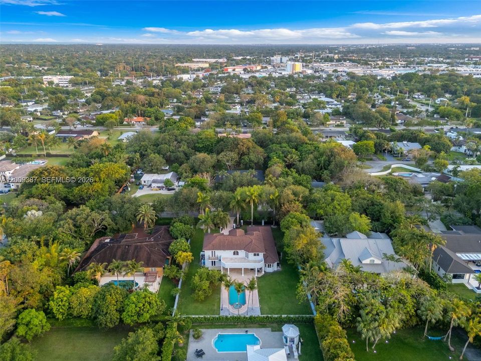 Active With Contract: $2,499,900 (5 beds, 4 baths, 3674 Square Feet)