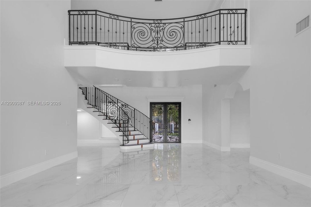 Active With Contract: $2,499,900 (5 beds, 4 baths, 3674 Square Feet)