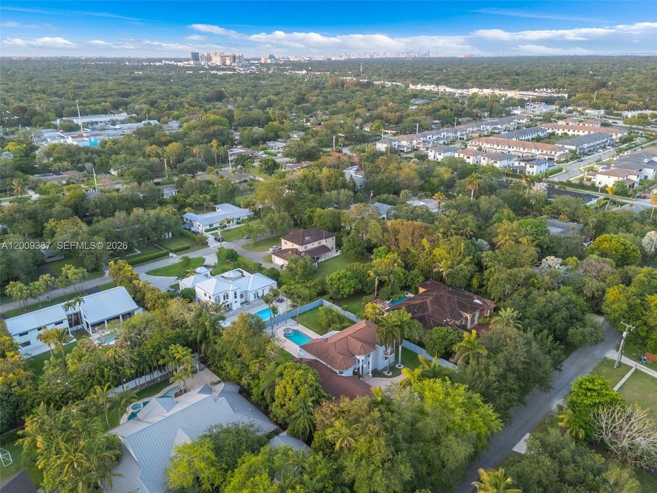Active With Contract: $2,499,900 (5 beds, 4 baths, 3674 Square Feet)