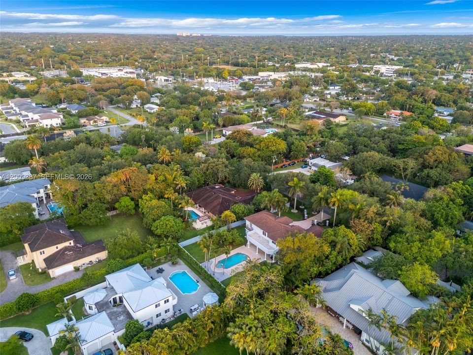 Active With Contract: $2,499,900 (5 beds, 4 baths, 3674 Square Feet)