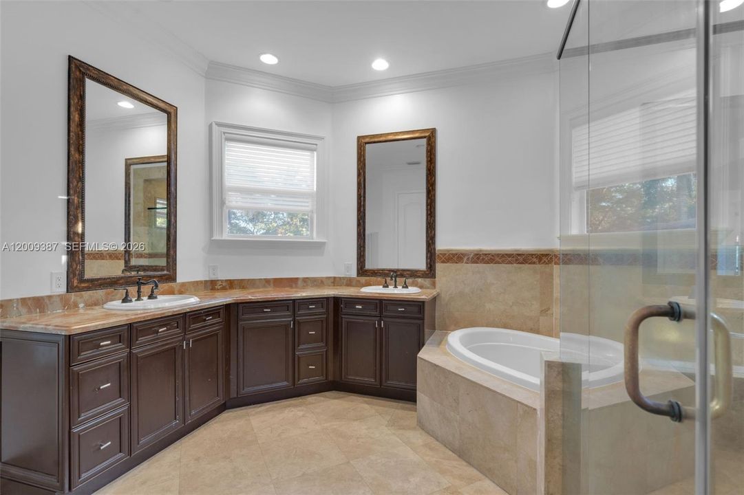 Active With Contract: $2,499,900 (5 beds, 4 baths, 3674 Square Feet)